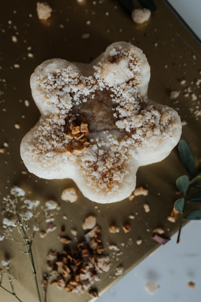 WEGAŃSKA DROŻDŻÓWKA Z JABŁKAMI I BUDYNIEM